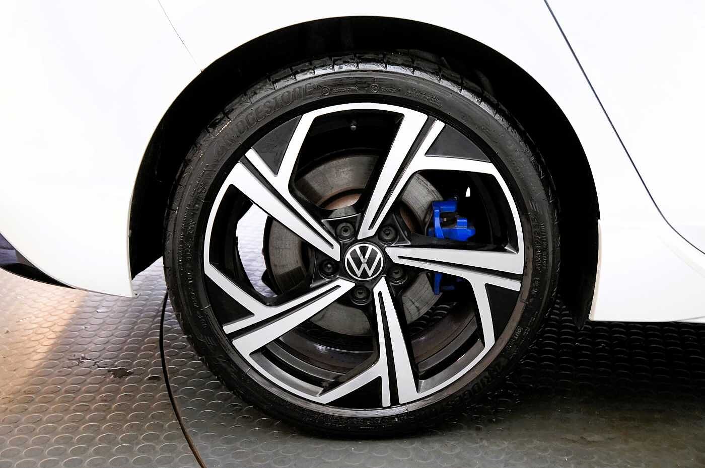 Volkswagen Golf R MK8 2.0 TSI 4Motion 320PS DSG 5 Dr